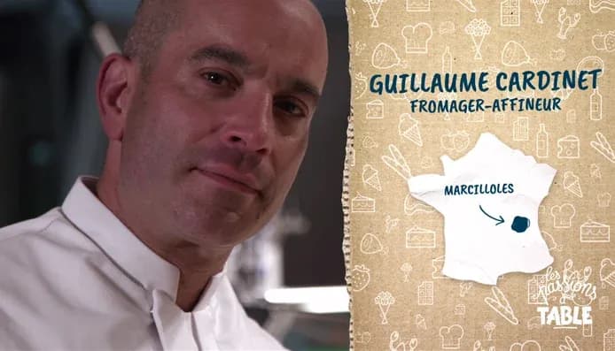 Homme souriant en tenue de chef avec une carte de France indiquant Marcilloles