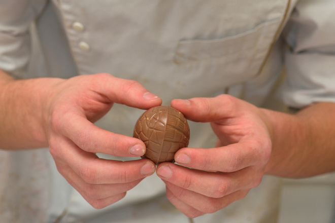 Réalisation d'une sphère en chocolat