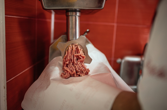 Hachoir à viande professionnel pour faire des steaks hachés