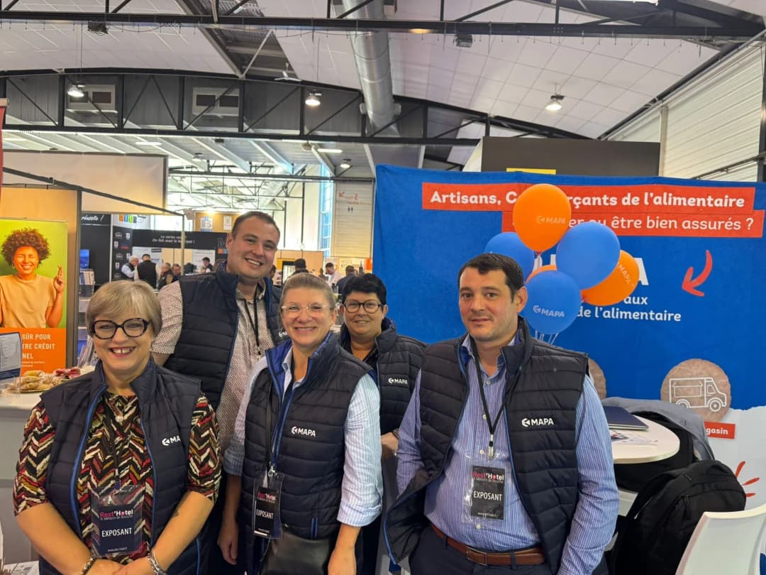 équipes au stand Mapa lors d'un salon professionnel alimentaire
