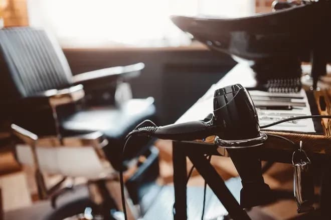 Quelles assurances, responsabilités lorsque l’on est coiffeur ?