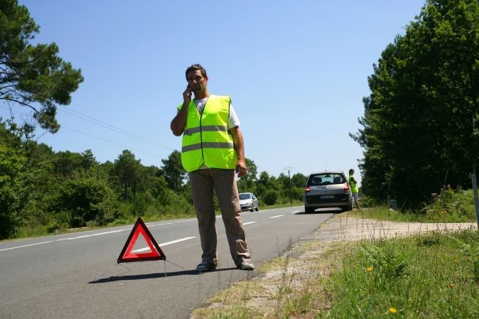 Gilet jaune et triangle : obligatoires depuis 2008