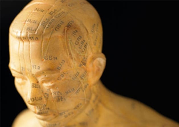 Statue en bois d'acupuncture utilisée en médecine chinoise traditionnelle