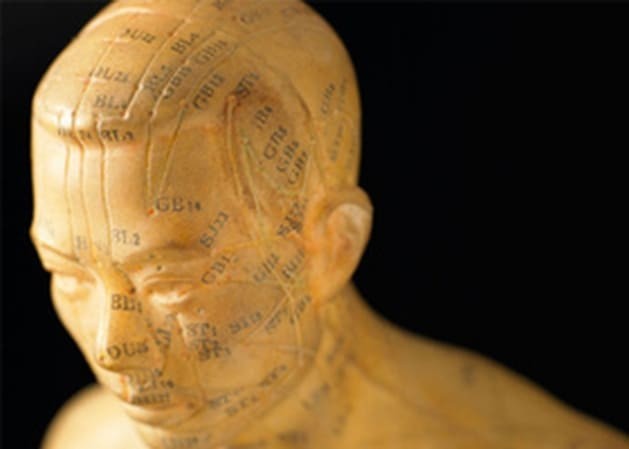 Statue en bois d'acupuncture utilisée en médecine chinoise traditionnelle