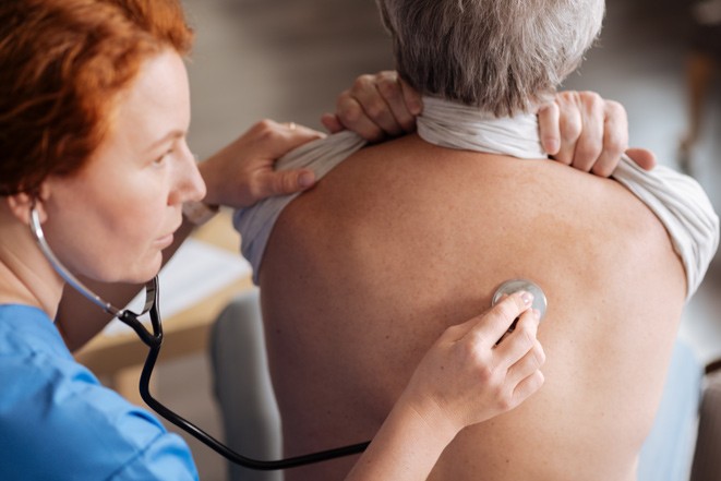 médecin avec un patient