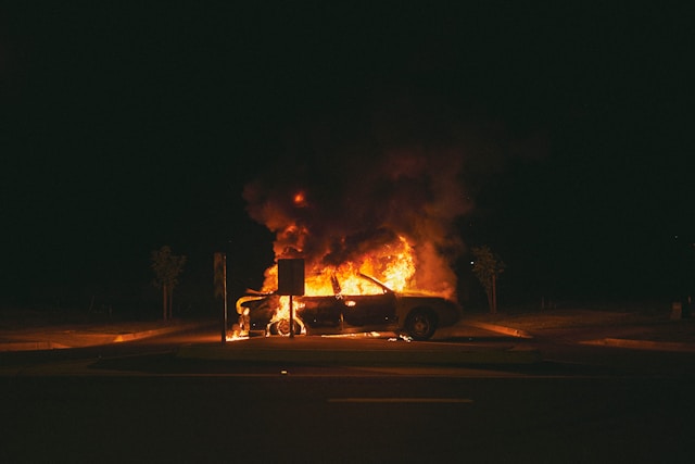 Voiture en flammes