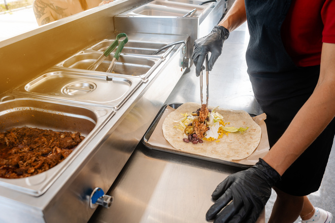 Dressage d'un wrap dans un food truck pour un client