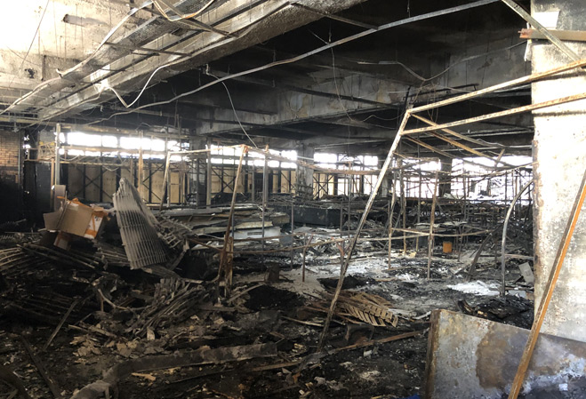 Le marché couvert Henri-Barbusse complètement détruit après l'incendie à Levallois-Perret