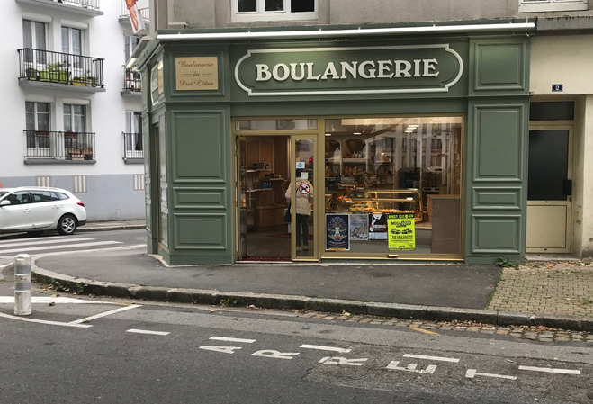 La nouvelle enseigne de la boulangerie de Yoann Le Roux à Prat-Ledan après rénovation